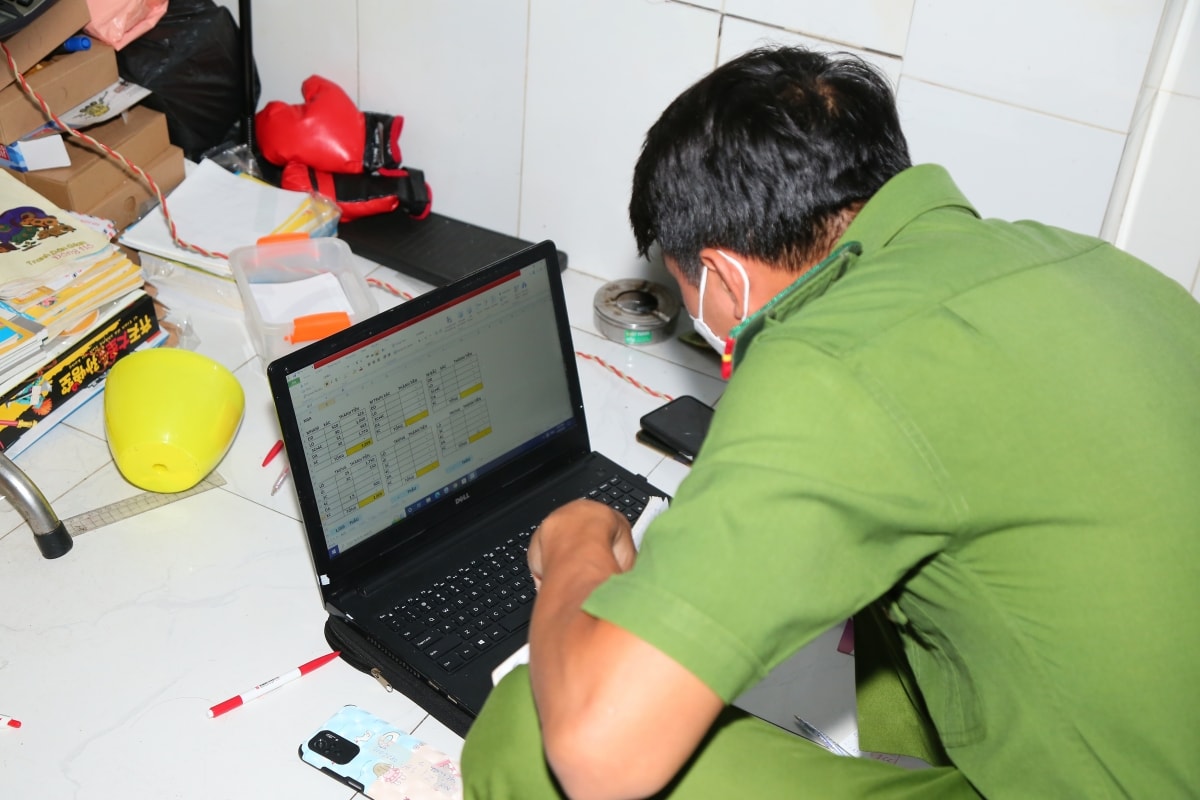 Tang vật thu giữ tại nhà đối tượng Phạm Thị Thảo Anh