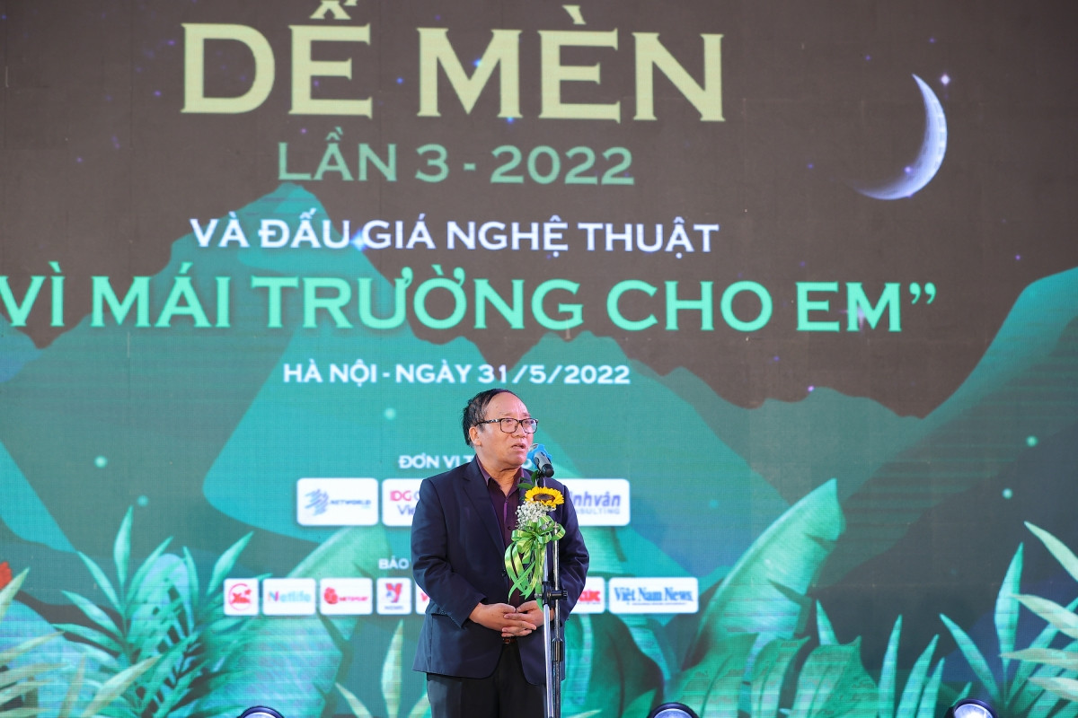 Nhà thơ Trần Đăng Khoa, Phó Chủ tịch Hội Nhà văn Việt Nam, Trưởng Ban giám khảo phát biểu.