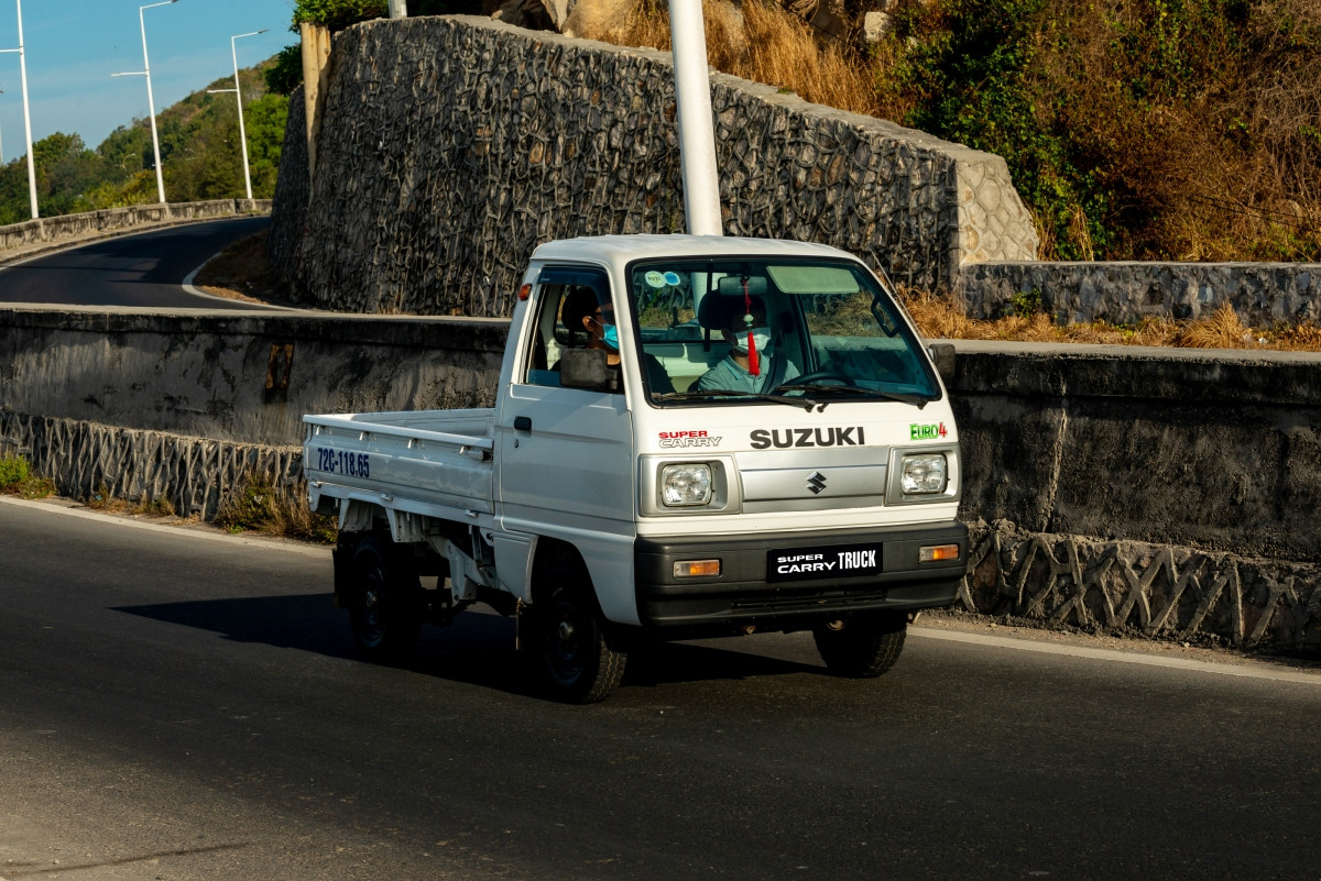 Suzuki hỗ trợ 100% lệ phí trước bạ và bảo hiểm vật chất từ 1 đến 2 năm tùy dòng xe cho các dòng tải nhẹ Suzuki Carry trong tháng 6/2022 