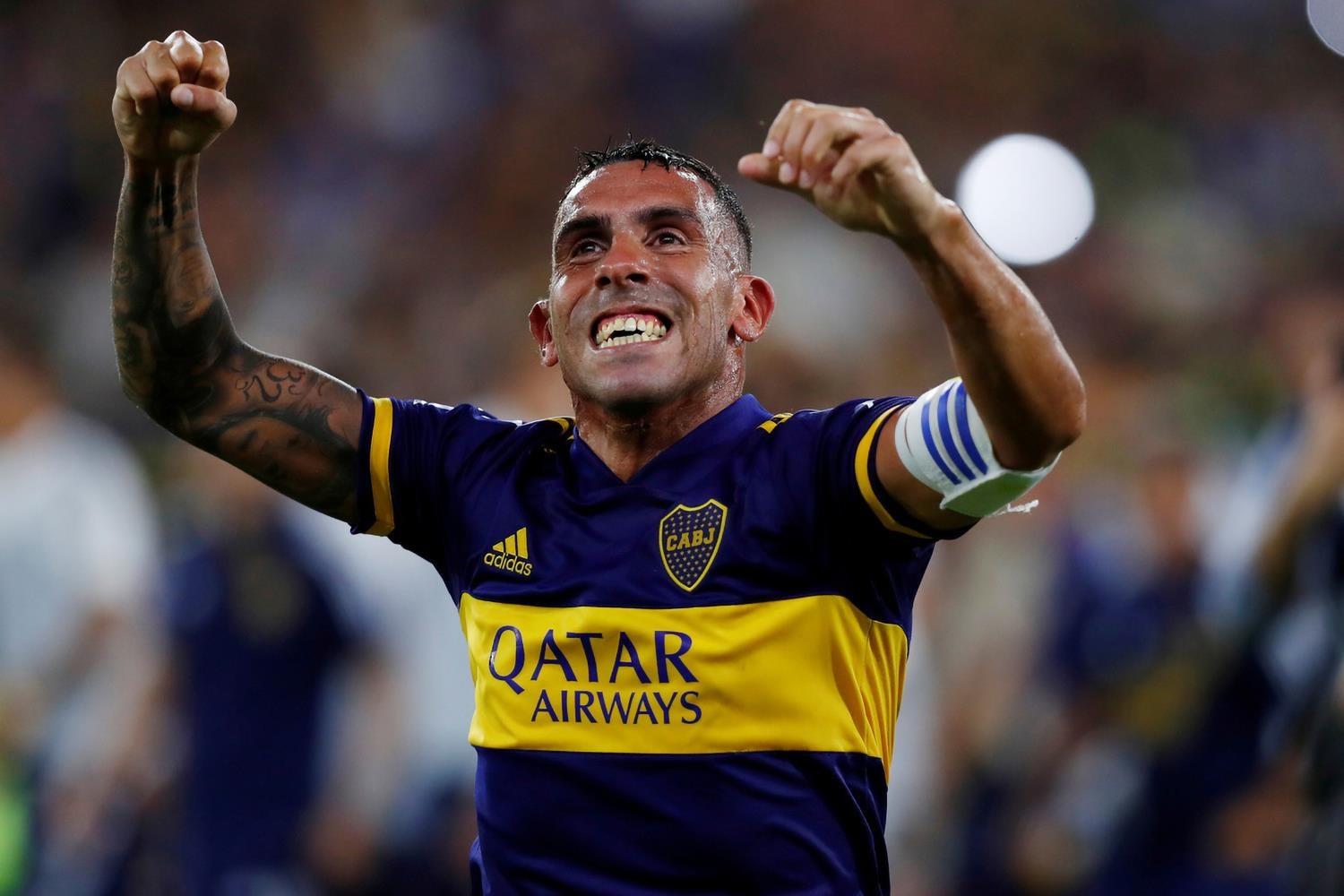 Carlos Tevez giải nghệ - 1