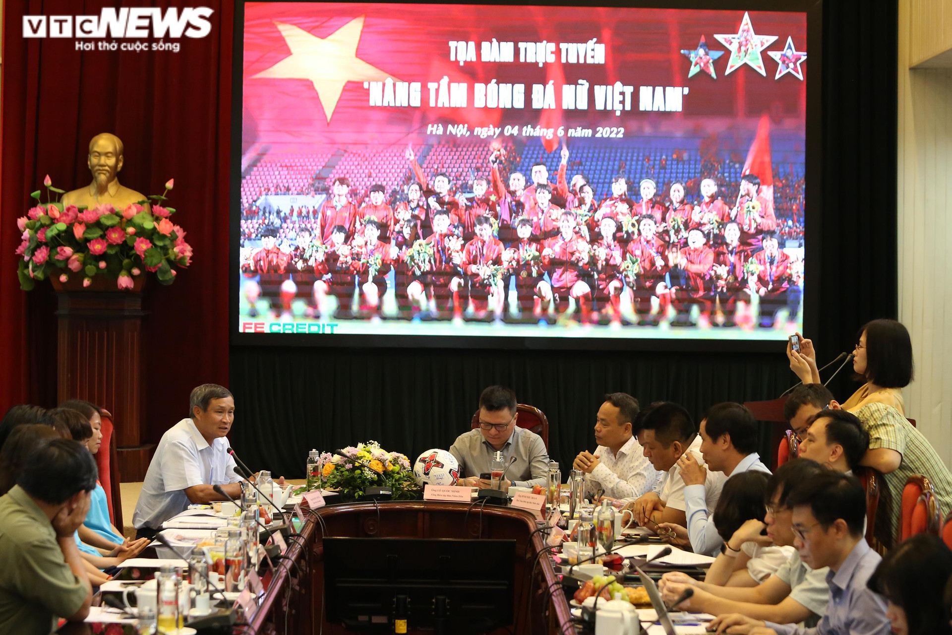 HLV Mai Đức Chung suy nghĩ kỹ việc dẫn dắt tuyển nữ Việt Nam tại World Cup 2023 - 2