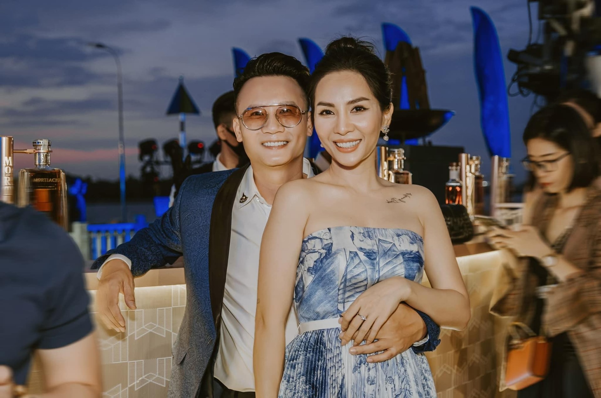 Bà xã nóng bỏng là cựu người mẫu của ca sĩ Hoàng Bách  - 1