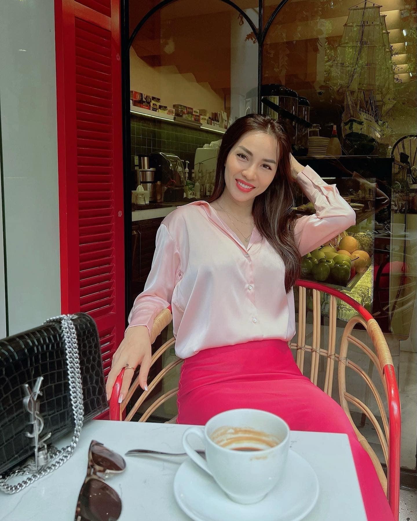 Bà xã nóng bỏng là cựu người mẫu của ca sĩ Hoàng Bách  - 9