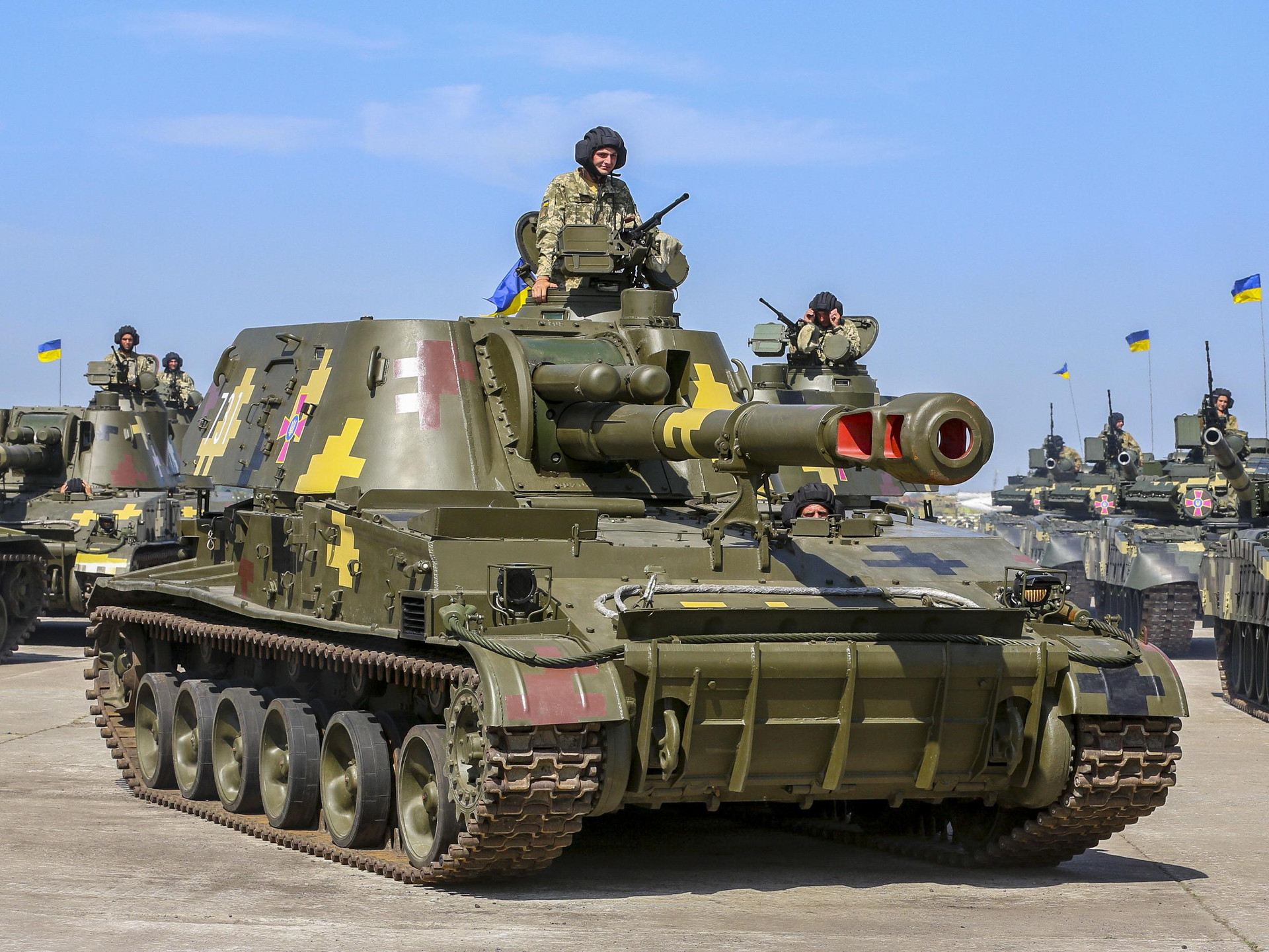 Phương Tây viện trợ ồ ạt, pháo binh Ukraine sẽ vực dậy giữa cơn khủng hoảng? - 1