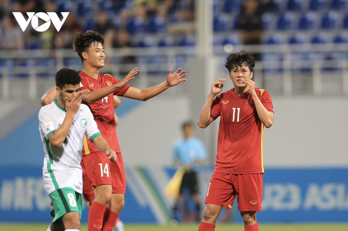 văn chuẩn nhận thẻ đỏ, u23 việt nam dừng bước ở tứ kết u23 châu Á 2022 hình ảnh 1 van chuan nhan the do, u23 viet nam dung buoc o tu ket u23 chau A 2022 hinh anh 1
