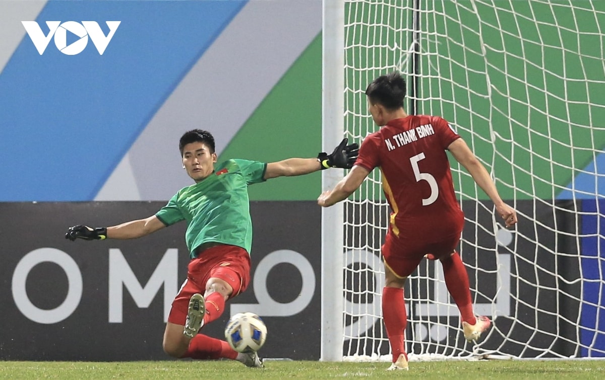 văn chuẩn nhận thẻ đỏ, u23 việt nam dừng bước ở tứ kết u23 châu Á 2022 hình ảnh 25 van chuan nhan the do, u23 viet nam dung buoc o tu ket u23 chau A 2022 hinh anh 25