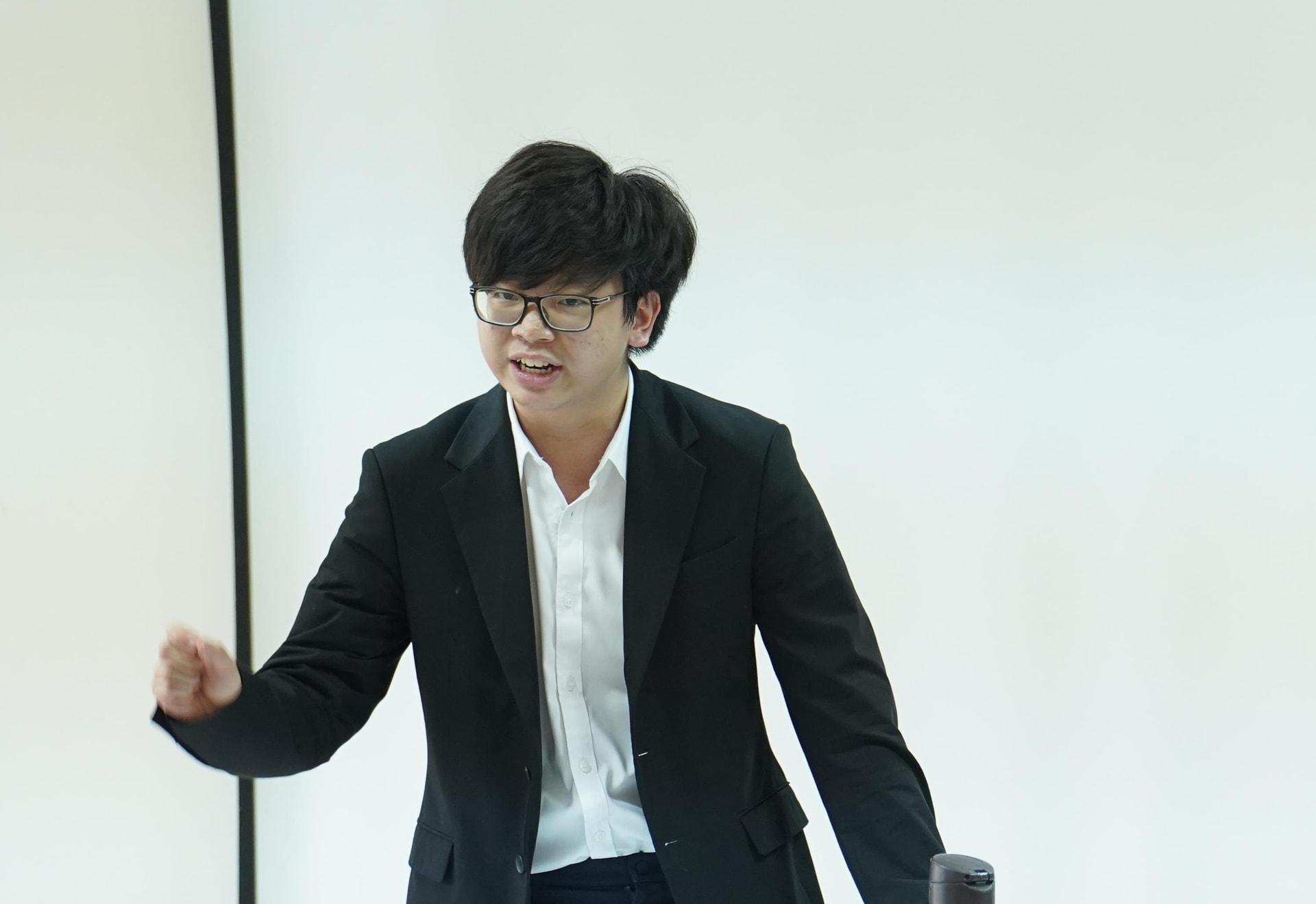 Học sinh trung học tranh biện các vấn đề mang tính toàn cầu - 2