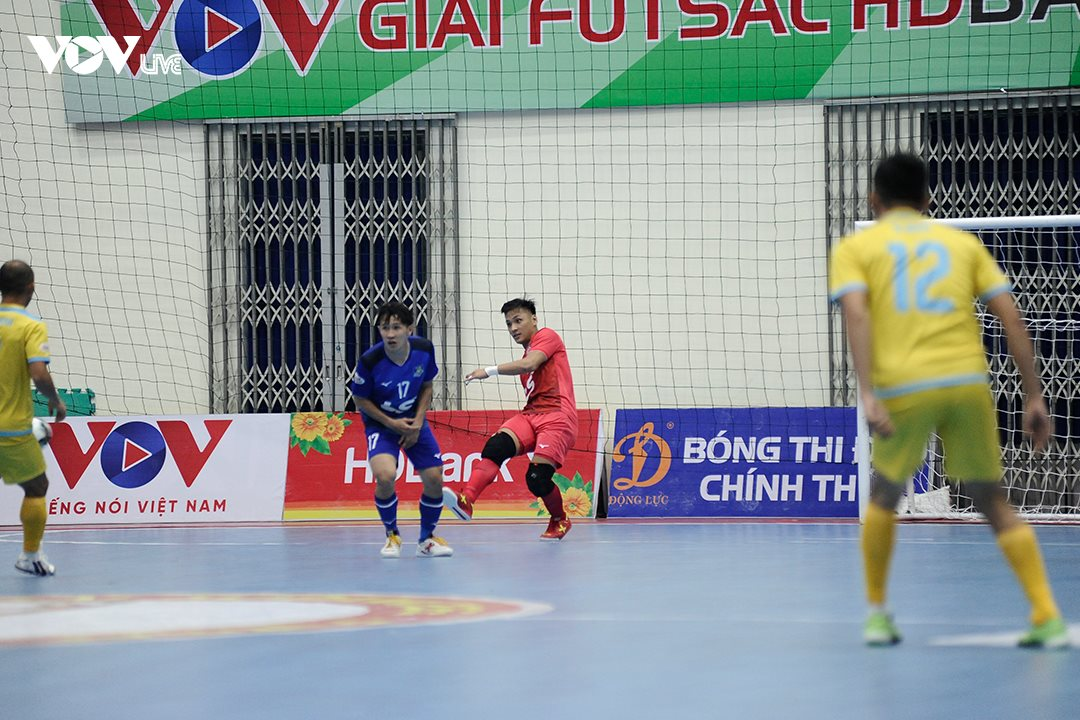 vovlive_futsal_tran2_anh2.png