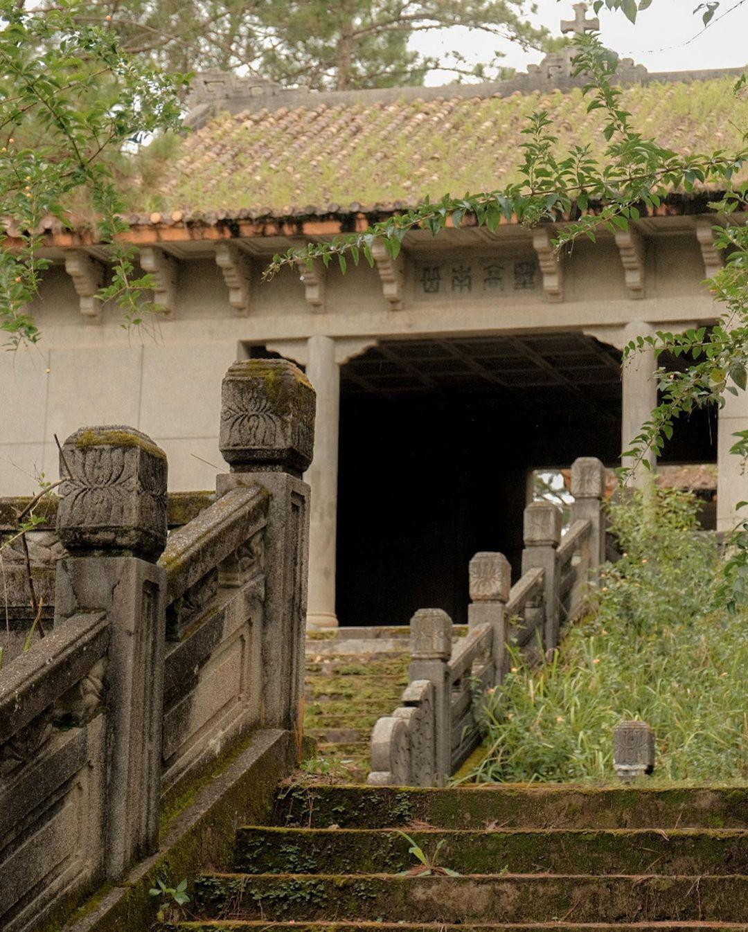 Ít ai biết Đà Lạt có lăng mộ hoàng thân triều Nguyễn ẩn giữa rừng thông siêu đẹp - 10