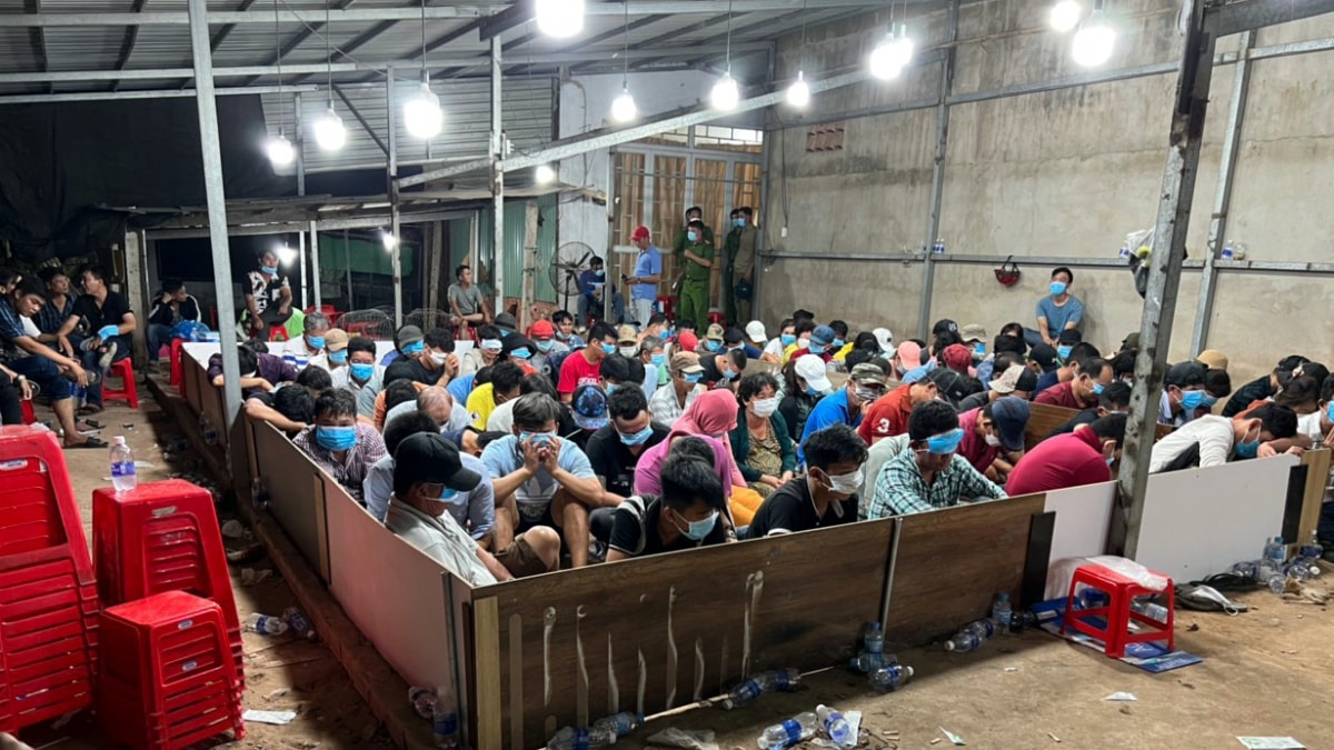 tp.hcm triệt phá sòng bạc quy mô lớn, hơn 120 người tham gia hình ảnh 1 tp.hcm triet pha song bac quy mo lon, hon 120 nguoi tham gia hinh anh 1