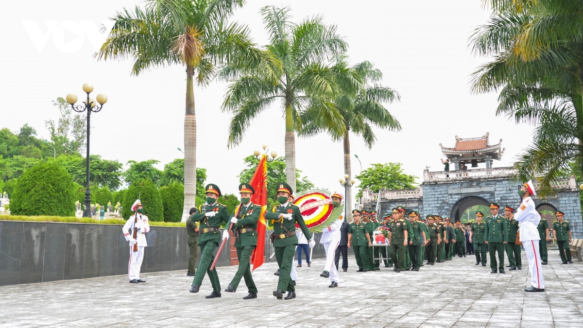 truy điệu, an táng hài cốt liệt sĩ quân tình nguyện việt nam hy sinh tại lào hình ảnh 1 truy dieu, an tang hai cot liet si quan tinh nguyen viet nam hy sinh tai lao hinh anh 1