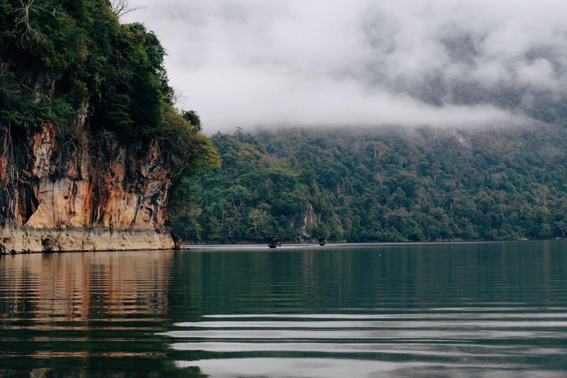 Hồ nước ngọt đẹp bậc nhất Việt Nam huyền ảo như tranh, nhất định phải đến 1 lần - 11