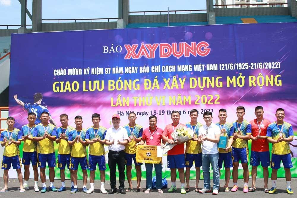 Đội UBND huyện Thanh Trì vô địch giải bóng đá Xây dựng mở rộng lần thứ VI - 8