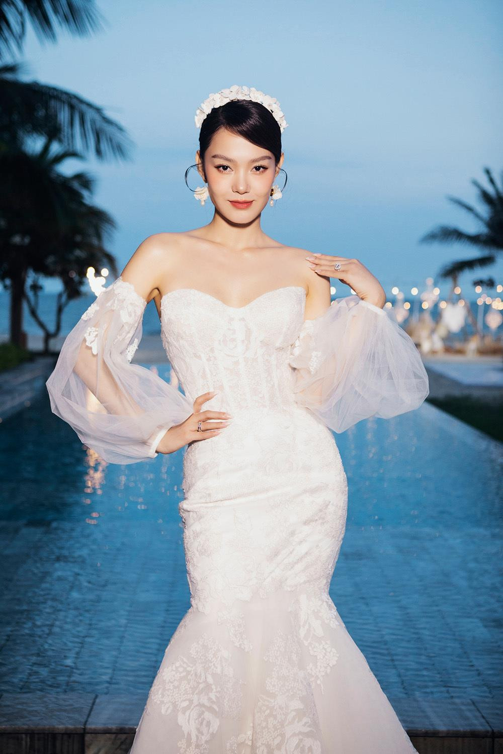 Giá trị 2 bộ váy cưới lộng lẫy Minh Hằng mặc trong hôn lễ - 4