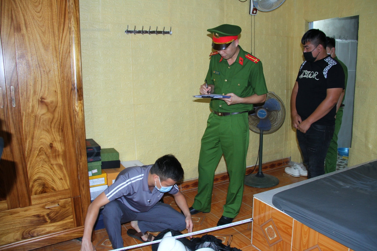 thuc nghiem hien truong vu co gai 22 tuoi bi ban trai danh tu vong hinh anh 4