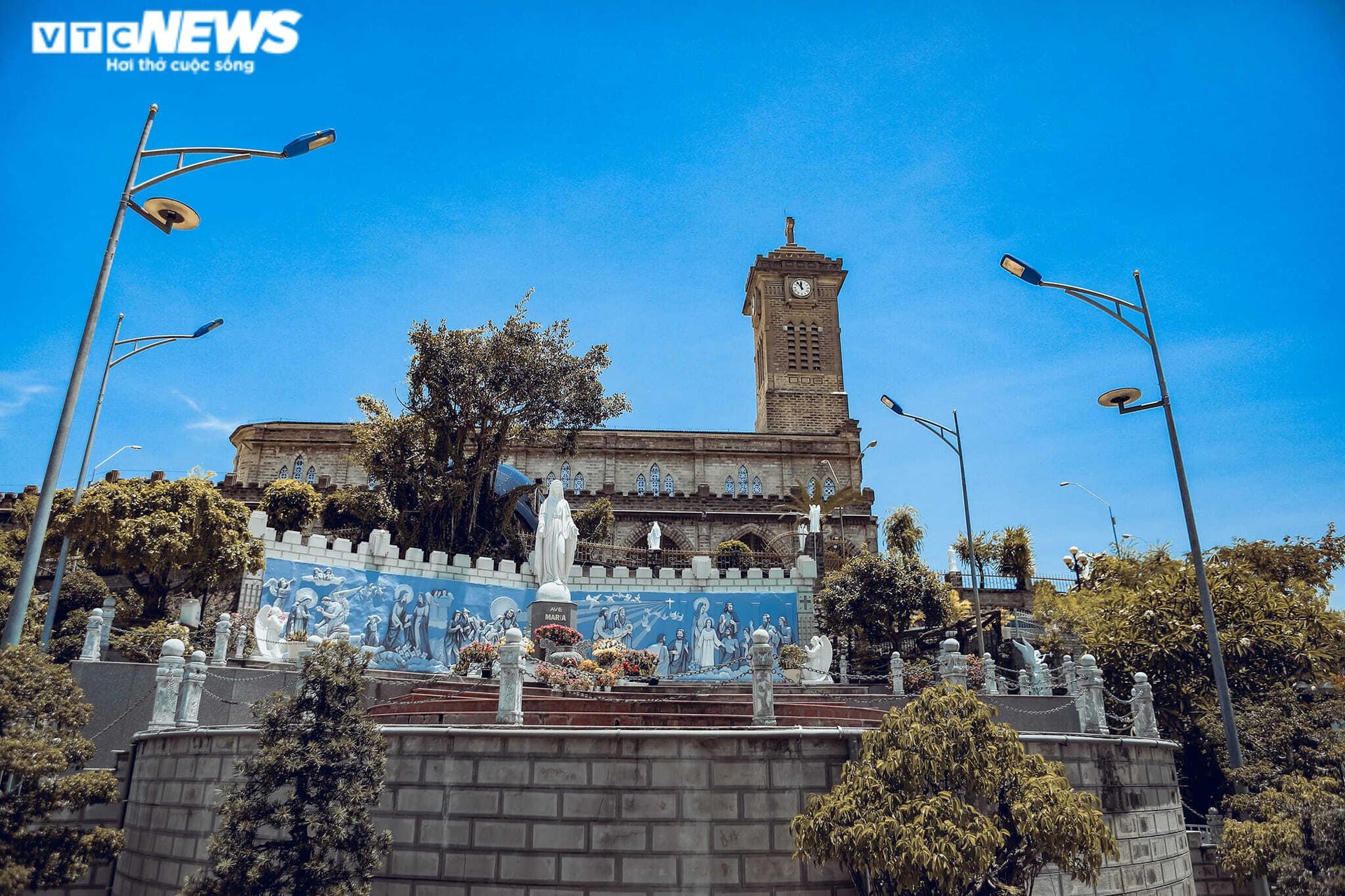 Nhà thờ Núi Nha Trang: Giờ lễ, Địa điểm & Thông tin liên hệ