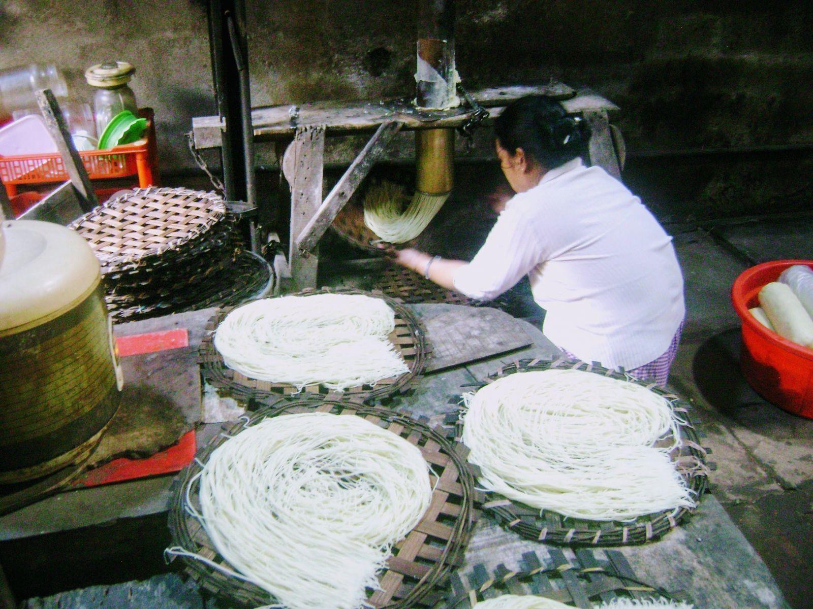 Món bánh dây đặc sản Bồng Sơn: Trông dân dã mà đã ăn là không thể dừng đũa - 3