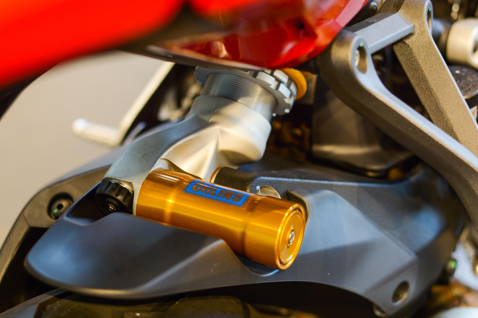 Ducati SuperSport 950 có giá từ 579 triệu đồng tại Việt Nam - 9