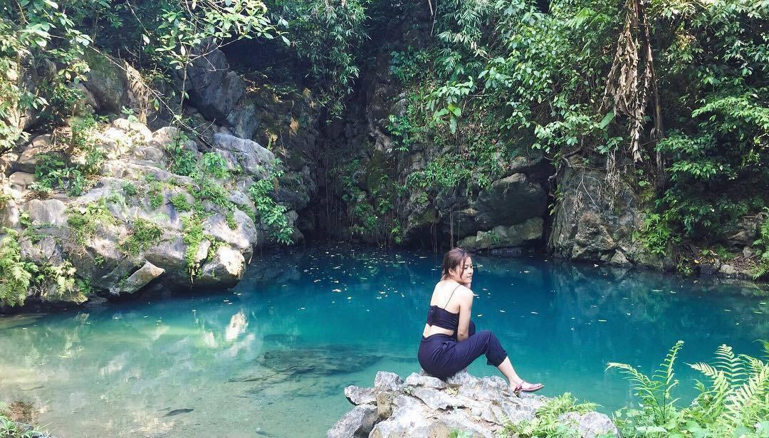 Hồ nước xanh màu ngọc bích đẹp như tiên cảnh ẩn giữa Di sản thế giới ở Việt Nam - 9