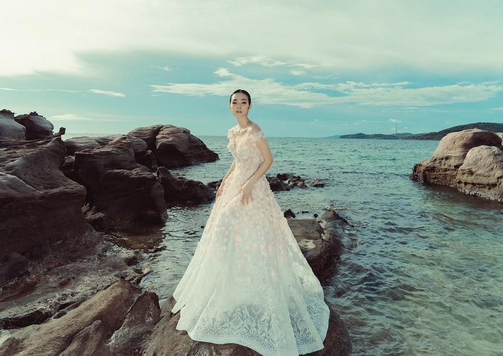 Diệp Bảo Ngọc diện váy cưới lộng lẫy giữa biển trời Phú Quốc - 5