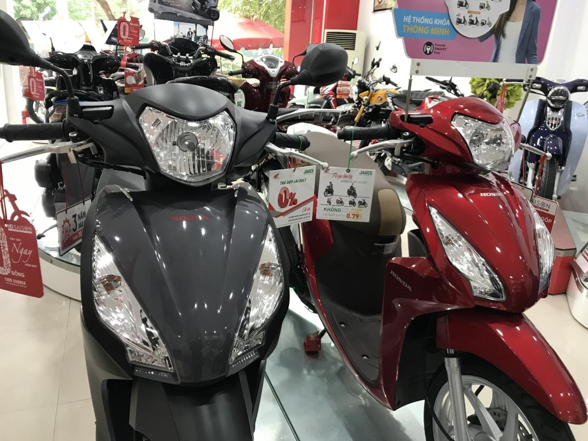 Không đủ nguồn cung, giá nhiều mẫu xe tay ga tiếp tục 'nhảy múa' - 1