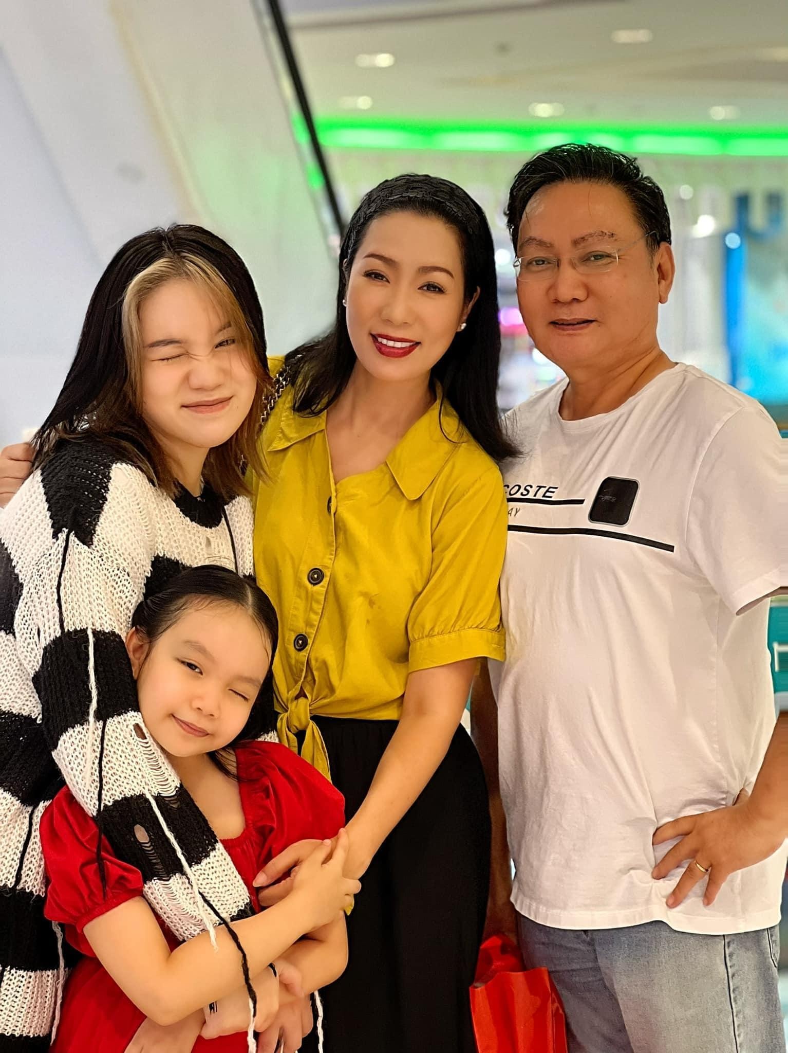 Sao Việt 26/6: Uyên Linh khoe dáng chuẩn với bikini - 7