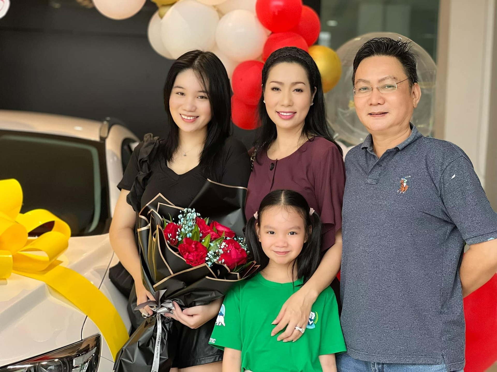 Sao Việt 30/6: Trịnh Kim Chi tặng xe hơi tiền tỷ cho con gái dịp sinh nhật - 1
