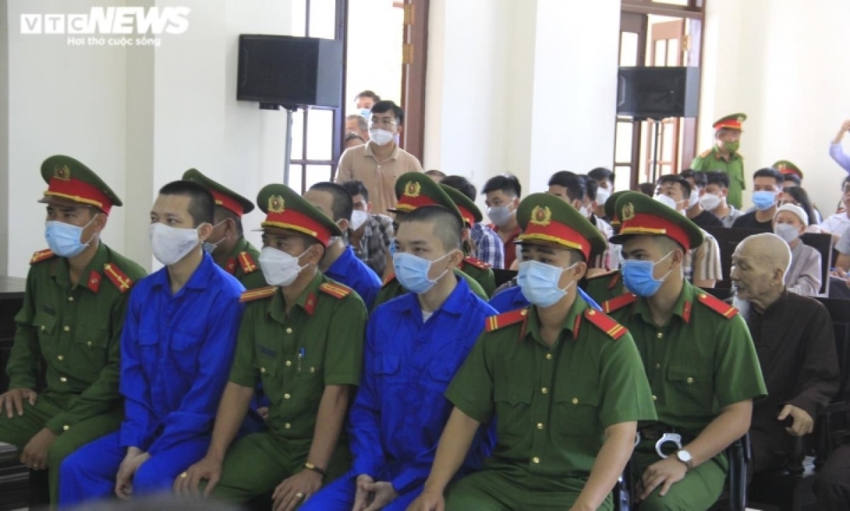 hoãn phiên tòa xét xử bị cáo lê tùng vân vụ tịnh thất bồng lai hình ảnh 2 hoan phien toa xet xu bi cao le tung van vu tinh that bong lai hinh anh 2