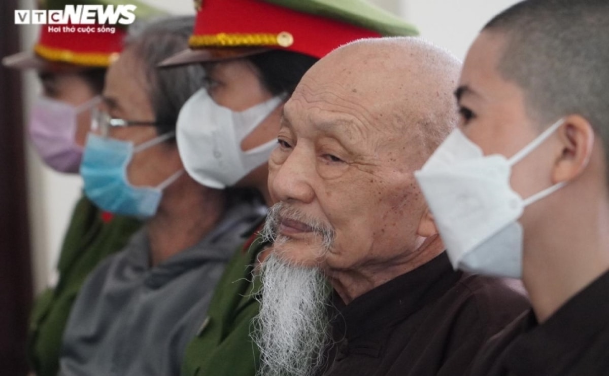 hoãn phiên tòa xét xử bị cáo lê tùng vân vụ tịnh thất bồng lai hình ảnh 3 hoan phien toa xet xu bi cao le tung van vu tinh that bong lai hinh anh 3
