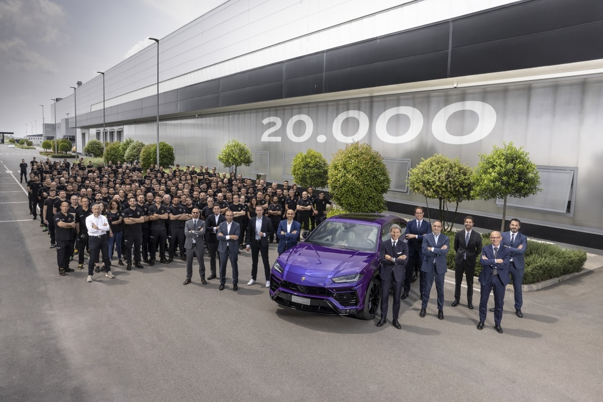 lamborghini urus lap ky luc san xuat 20.000 xe trong vong 4 nam hinh anh 1