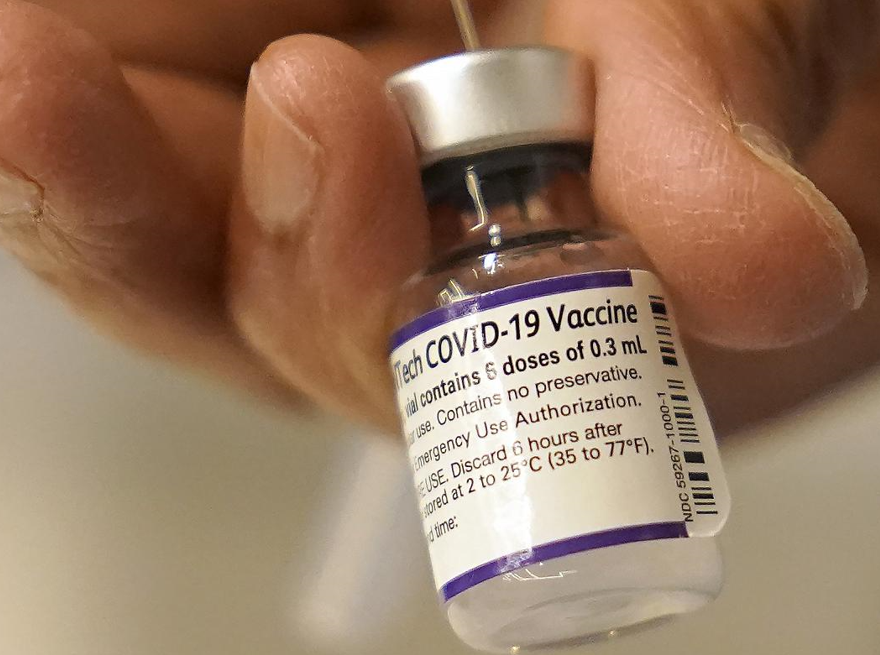 Các nước tiêm liều thứ 4 vaccine COVID-19 thế nào? - 2