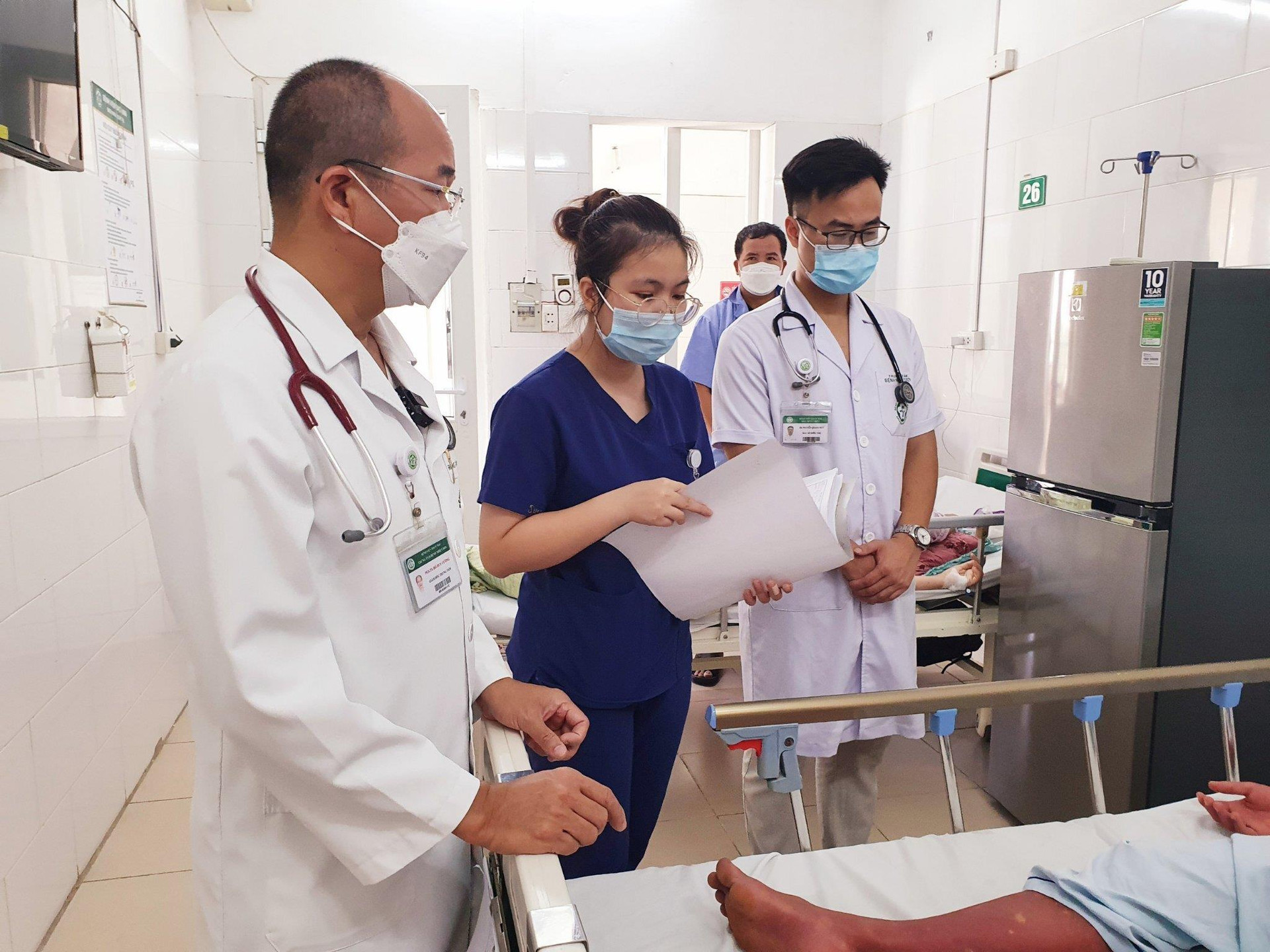 Sau chuyến du lịch, nhiều người sốt xuất huyết nguy kịch phải nhập viện - 1