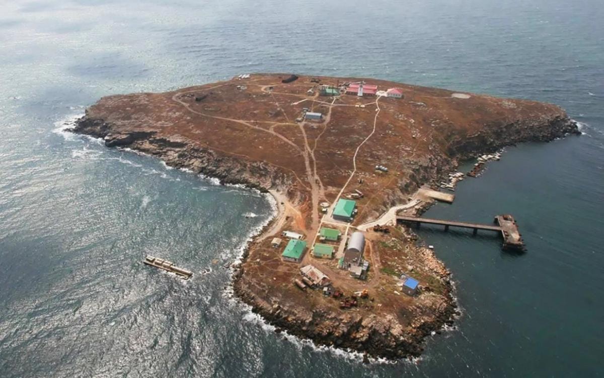 Nga chơi nước cờ chiến lược với Ukraine khi tuyên bố rút khỏi đảo Rắn - 1