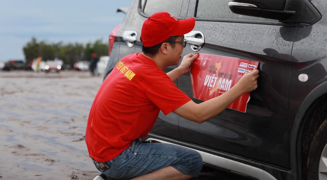 1.700 ô tô xác lập kỷ lục xếp Bản đồ Việt Nam - 4