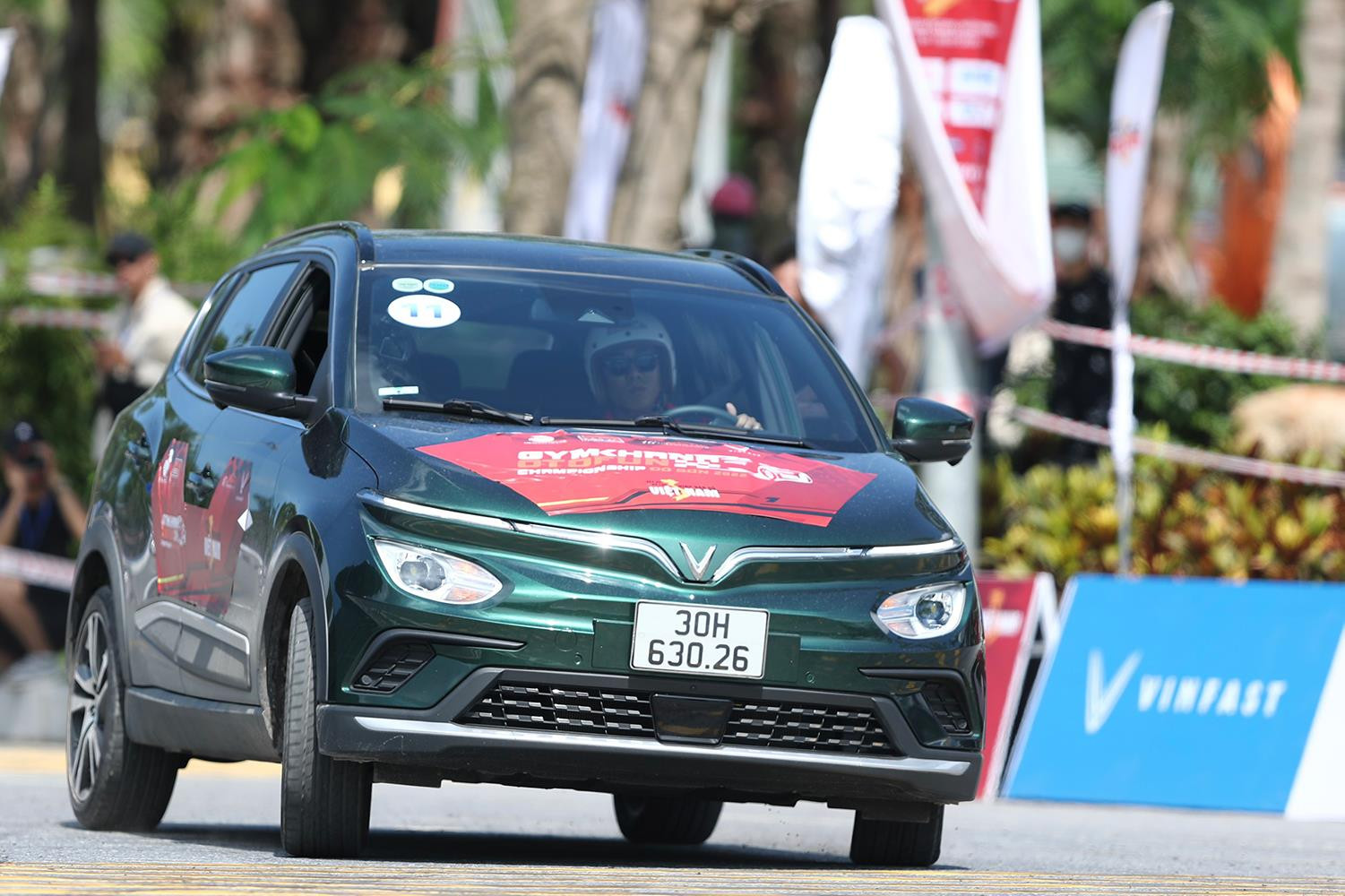 Lần đầu tại Việt Nam, các tay đua xe tranh tài bằng ô tô điện - 6