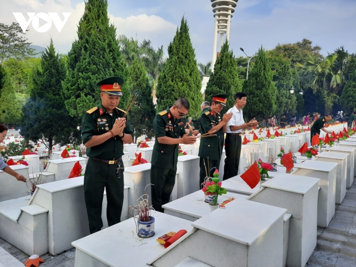 xuc dong le ca u sieu tai nghi a trang lie t si quoc gia vi xuyen, ha giang hinh anh 1