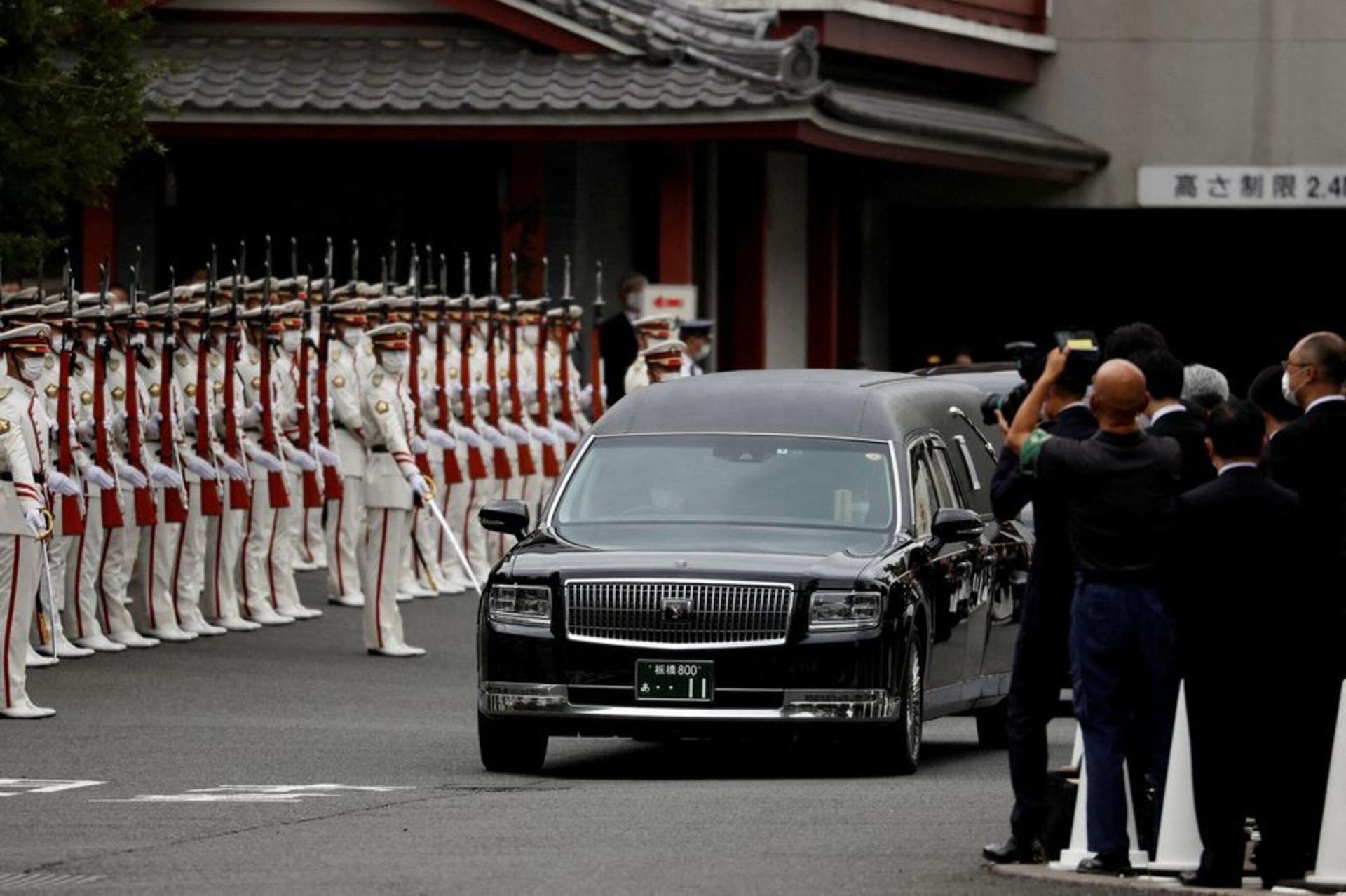 Người dân Nhật Bản tiễn biệt ông Abe Shinzo lần cuối - 2