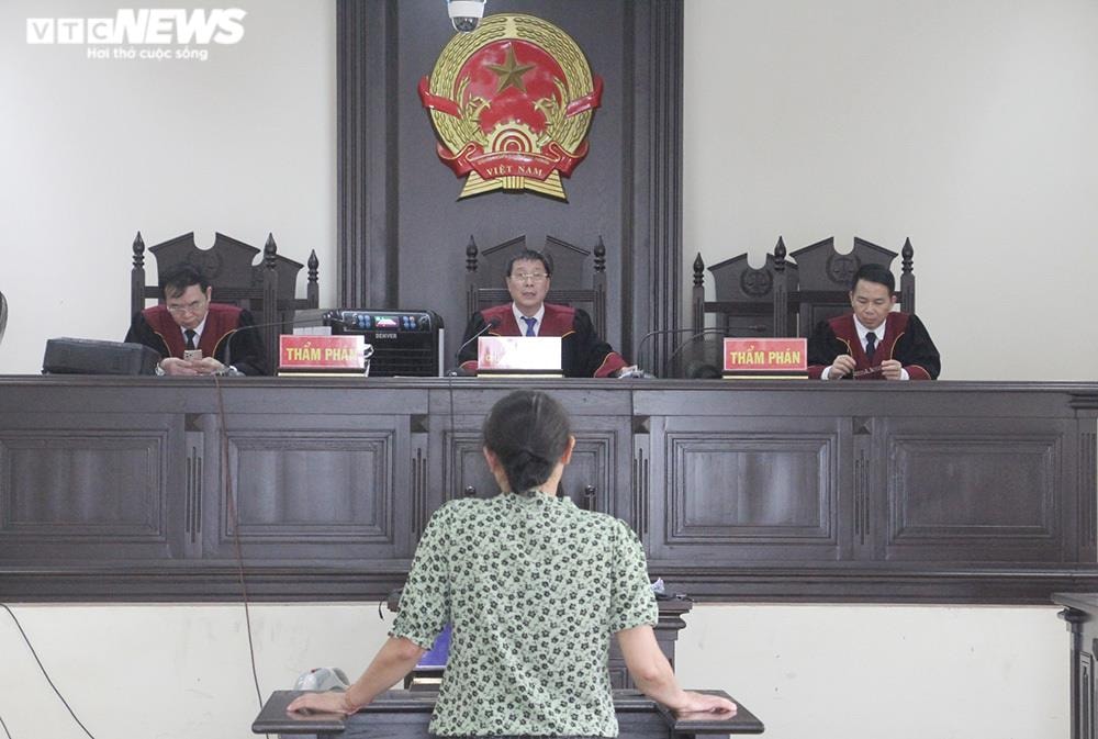 Bị cáo phải rời tòa nhập viện, phiên xét xử chủ Công ty Lâm Quyết tạm hoãn - 2