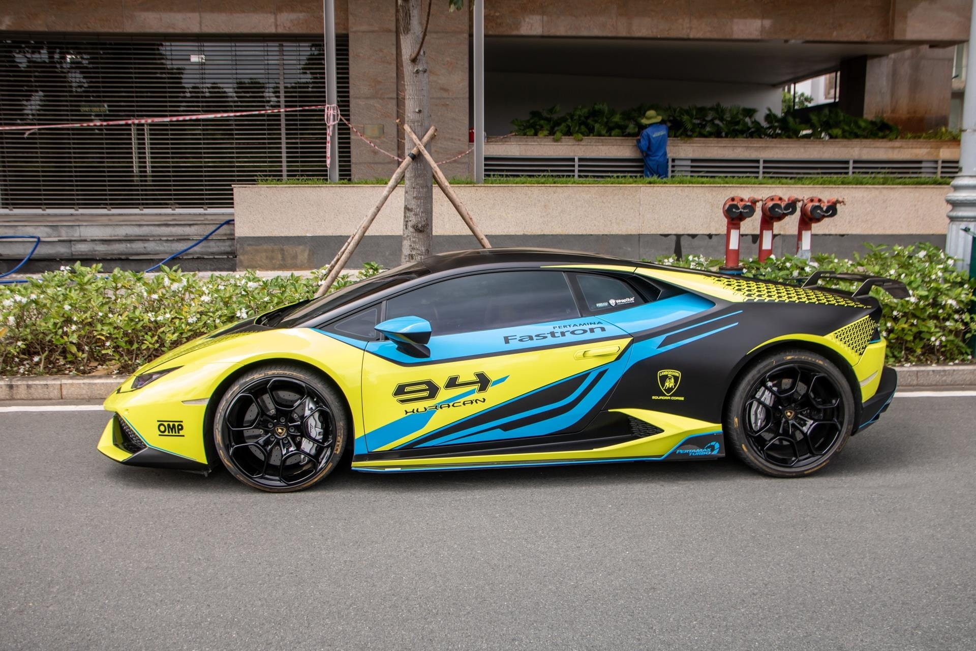 Lamborghini Huracan được làm mới theo phong cách xe đua tại TP.HCM - 4
