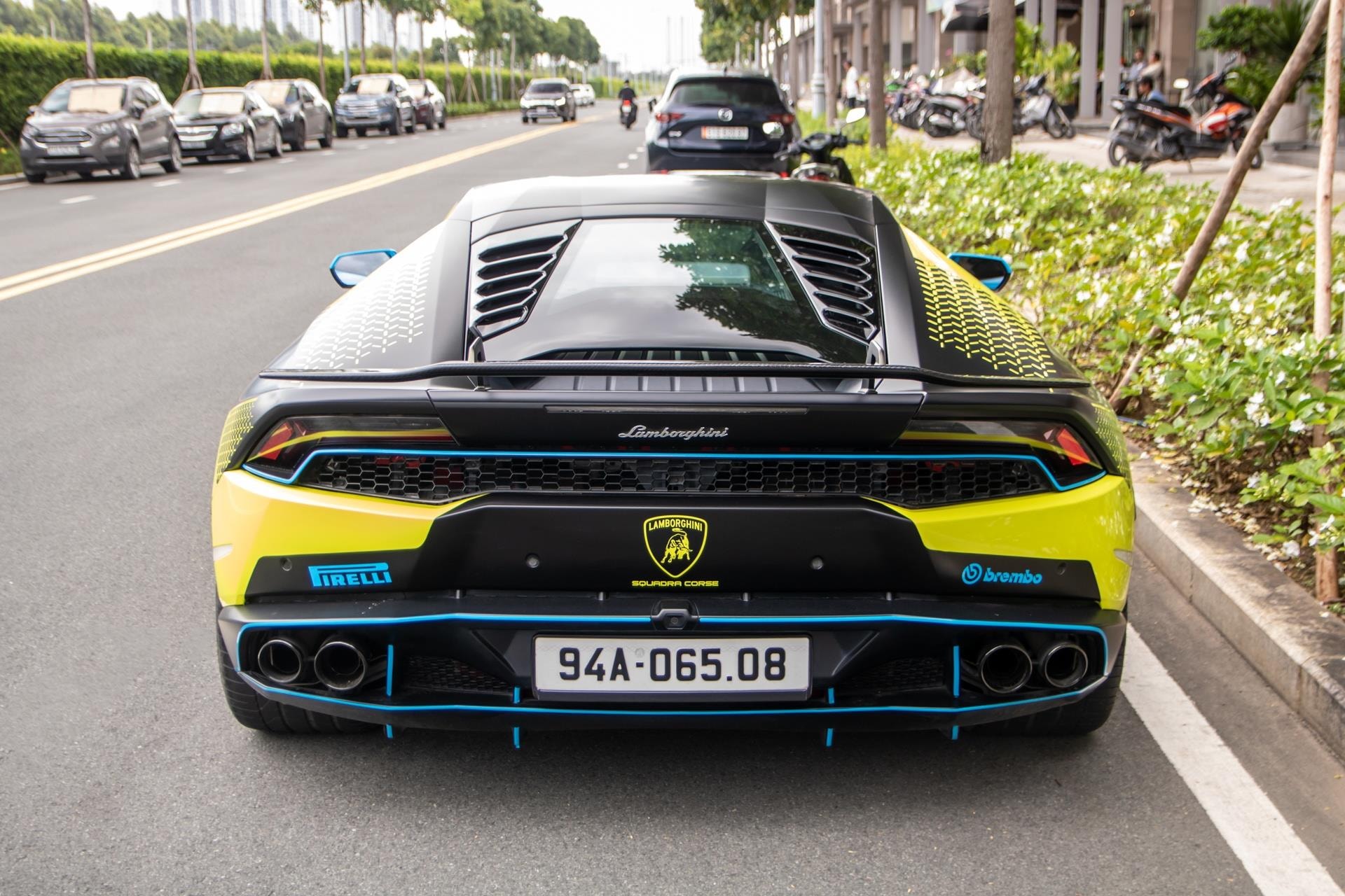 Lamborghini Huracan được làm mới theo phong cách xe đua tại TP.HCM - 8