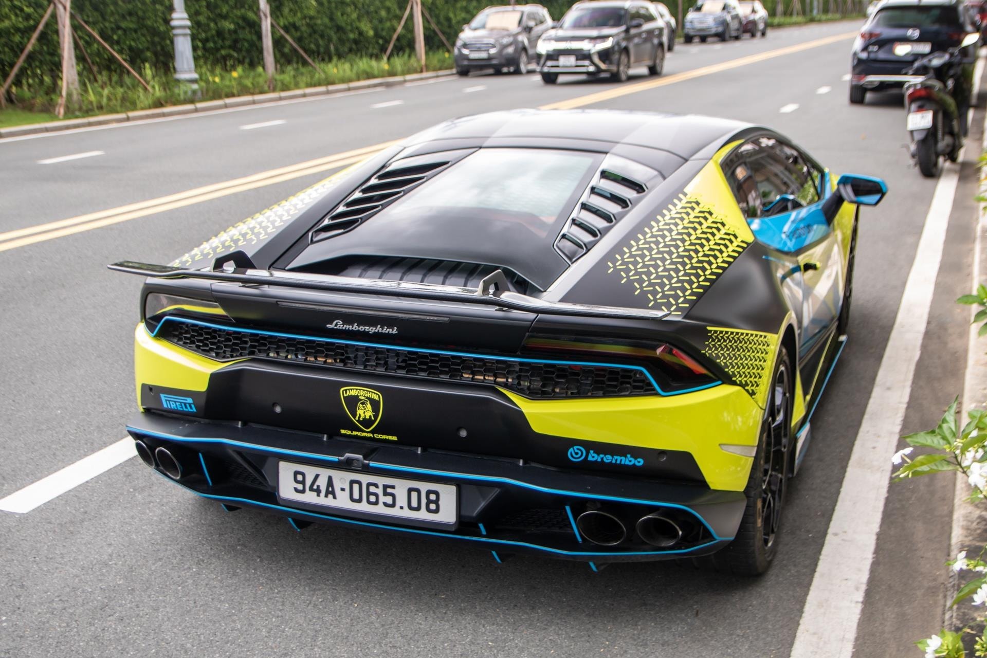 Lamborghini Huracan được làm mới theo phong cách xe đua tại TP.HCM - 5