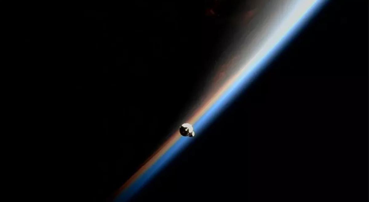 Tàu vũ trụ Dragon của SpaceX ghép nối thành công với Trạm vũ trụ quốc tế - 1