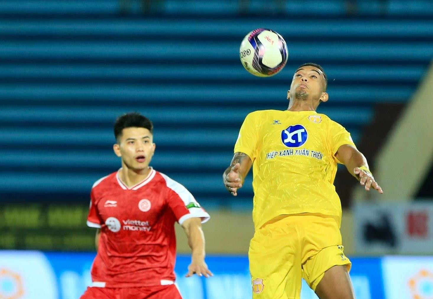 Vòng 8 V-League: SLNA mất ngôi đầu, Nam Định thắng trận đầu tiên - 2