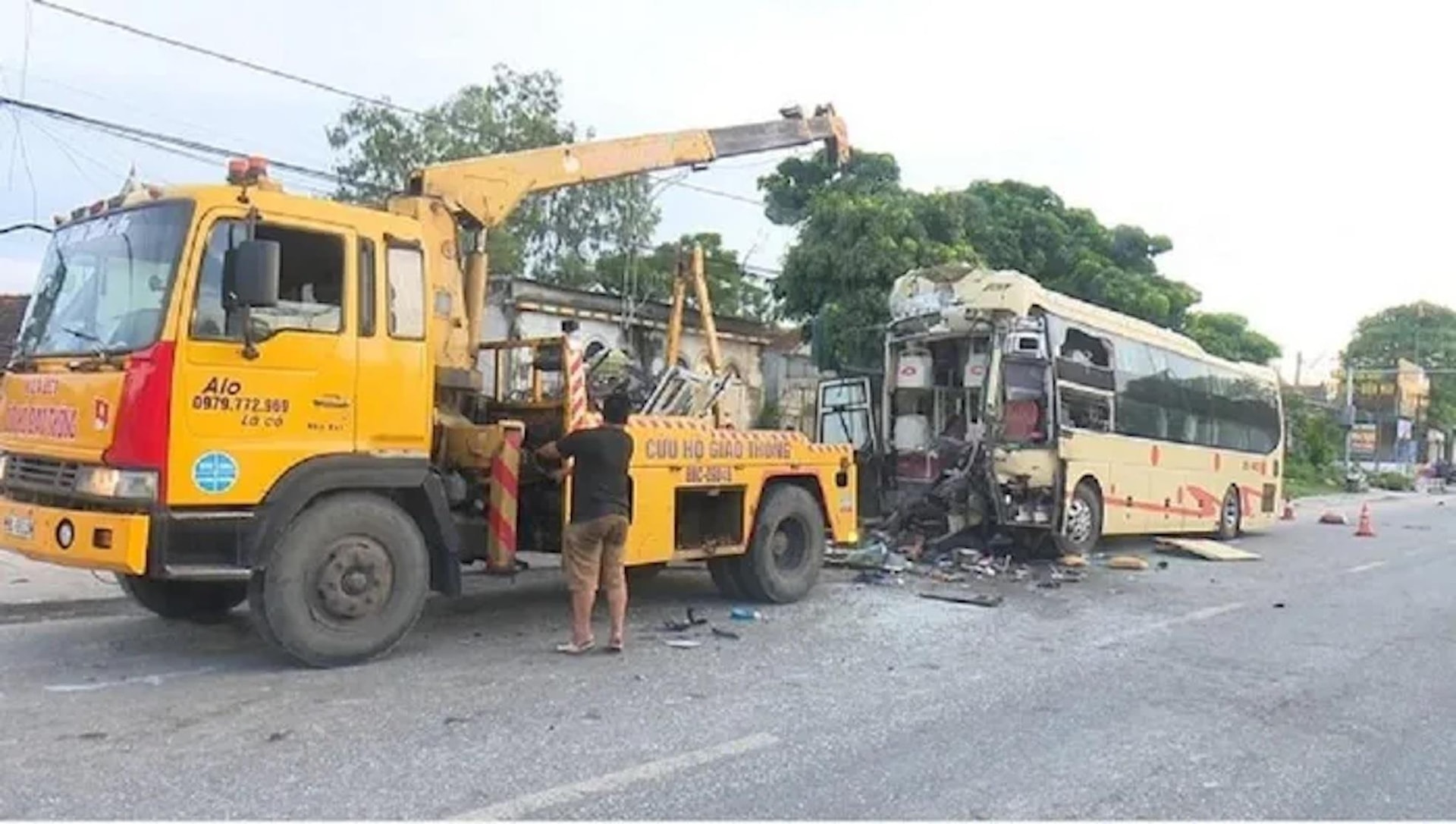 Xe khách tông xe bồn khiến 5 người thương vong: Lái xe có biểu hiện ngủ gật - 1