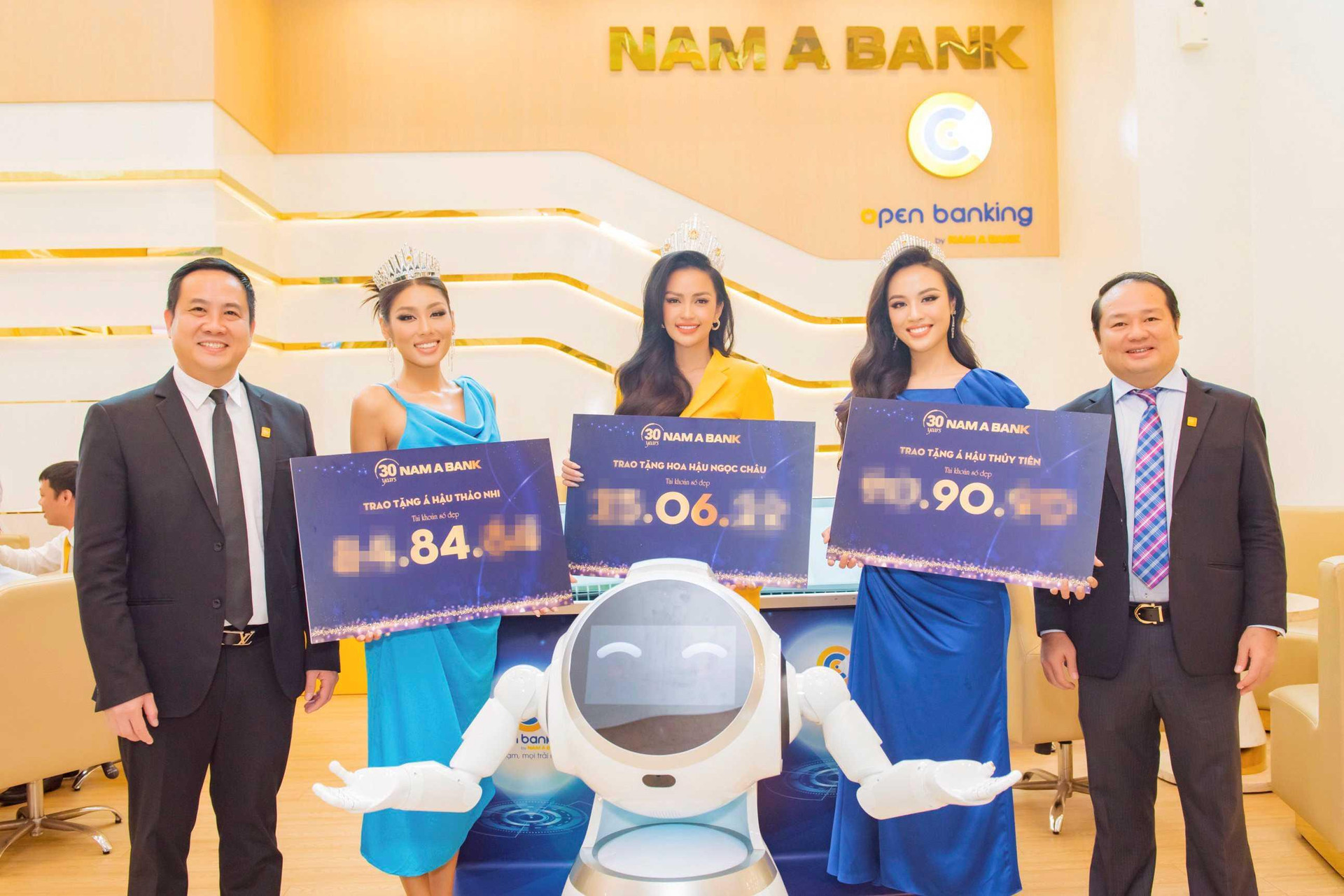 Top 3 Hoa hậu hoàn vũ Việt Nam 2022 trải nghiệm không gian tại Nam A Bank - 1