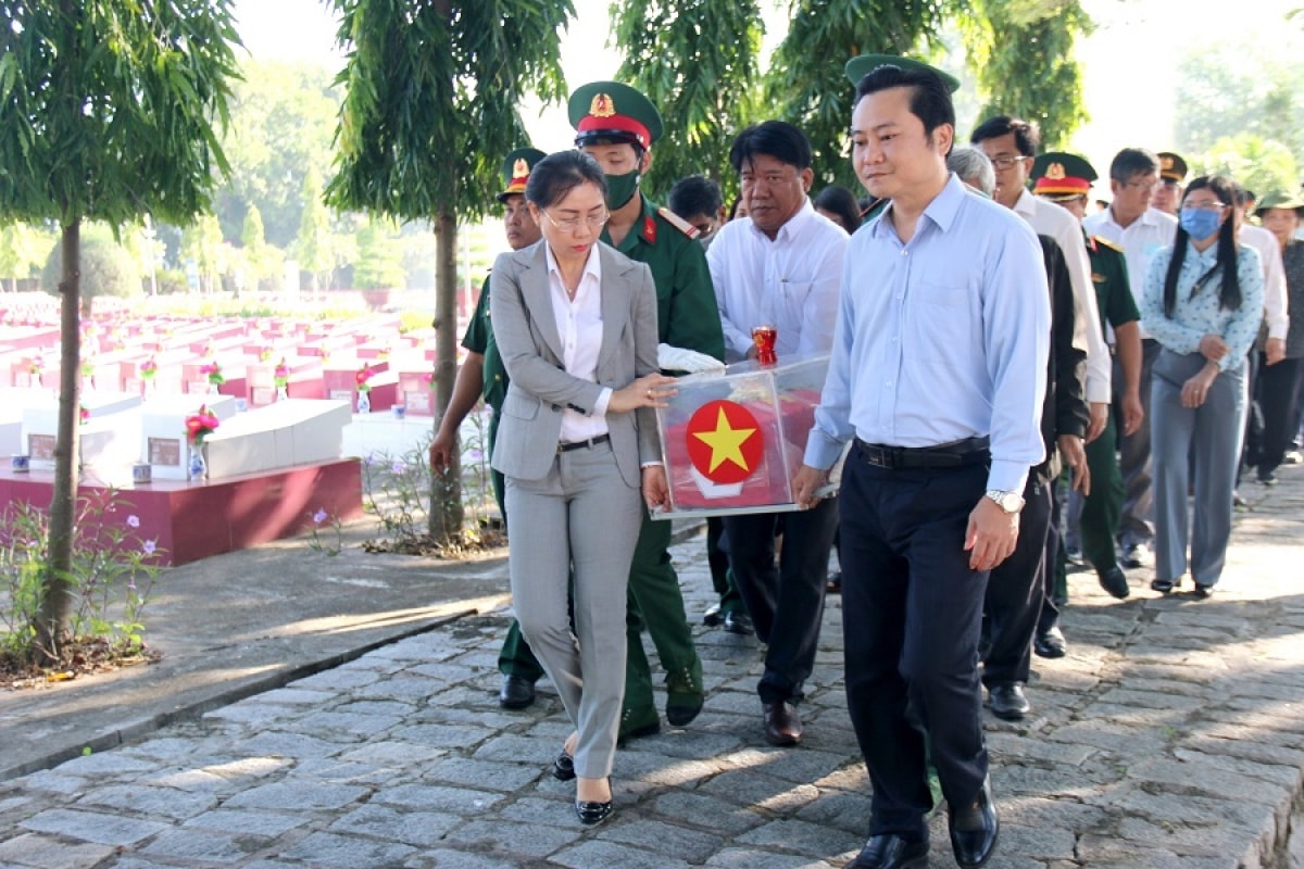 an táng 2 hài cốt liệt sĩ vừa được tìm thấy ở bình thuận hình ảnh 2 an tang 2 hai cot liet si vua duoc tim thay o binh thuan hinh anh 2