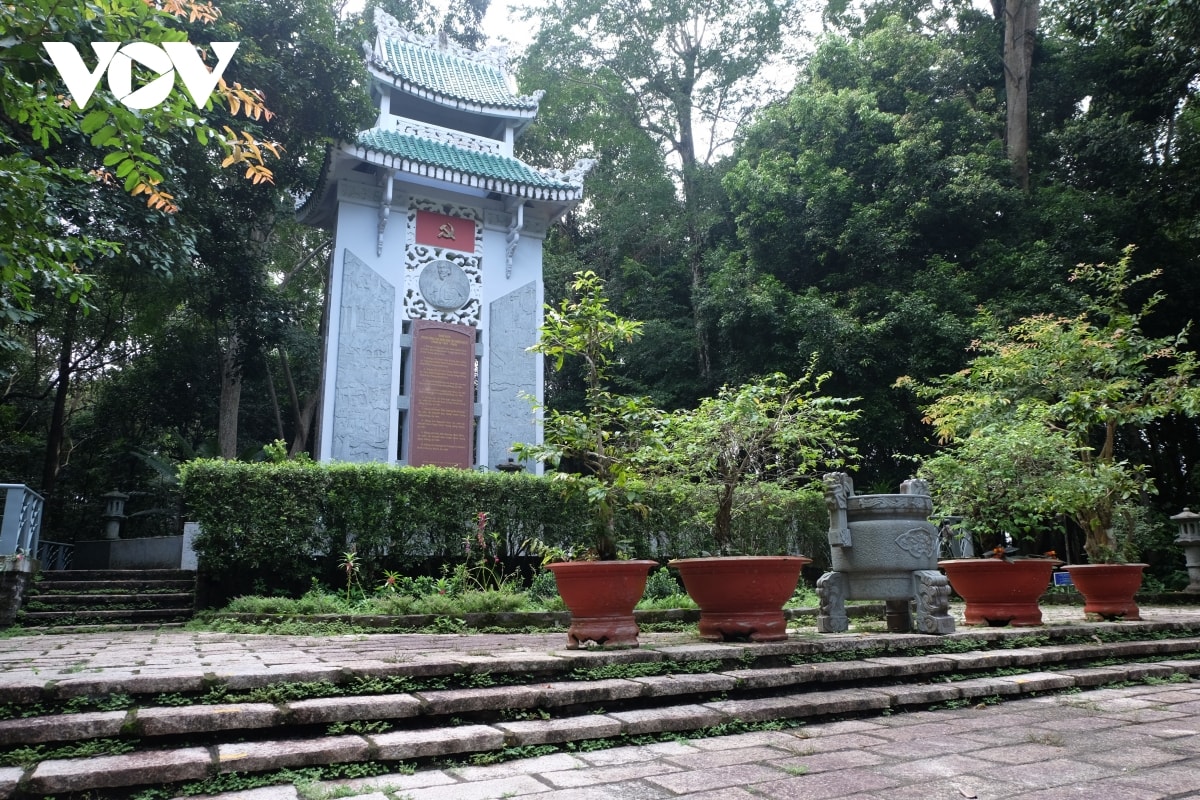 tháng 7 về thăm chiến khu Đ miền Đông gian lao mà anh dũng hình ảnh 1 thang 7 ve tham chien khu D mien Dong gian lao ma anh dung hinh anh 1