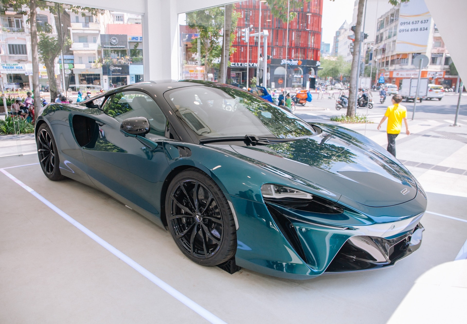 Cận cảnh siêu xe McLaren Artura hơn 14 tỷ đồng vừa về Việt Nam - 3