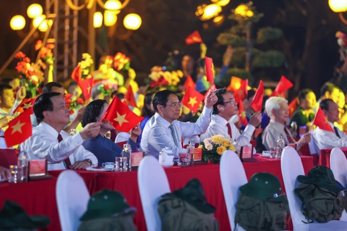 khúc tráng ca hòa bình - tri ân những người ngã xuống vì hòa bình của dân tộc hình ảnh 2 khuc trang ca hoa binh - tri an nhung nguoi nga xuong vi hoa binh cua dan toc hinh anh 2
