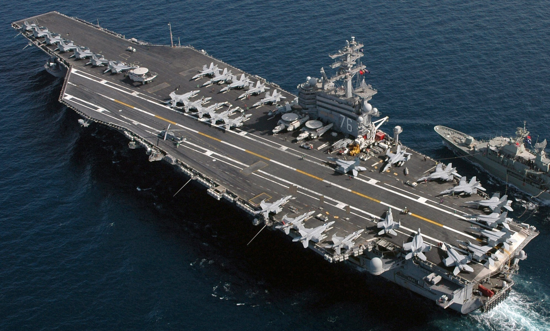 Tàu sân bay Mỹ tiến vào Biển Đông - 1